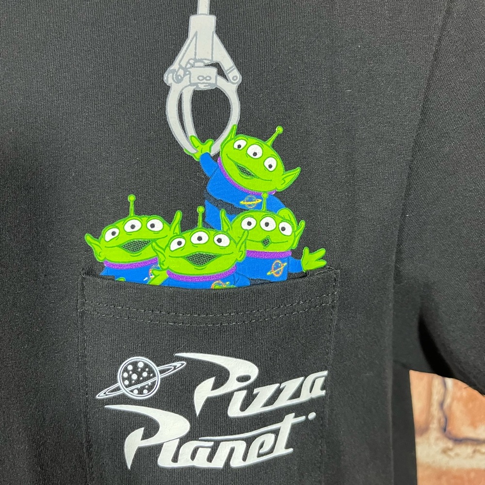 PIXAR TOY STORY Pizza Planet ALIEN Tee Shirt with pocket Size Small Black